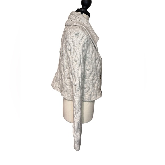 Zara Chunky Cable Knit Cropped Cardigan Sweater in Size Small - Picture 3 of 11